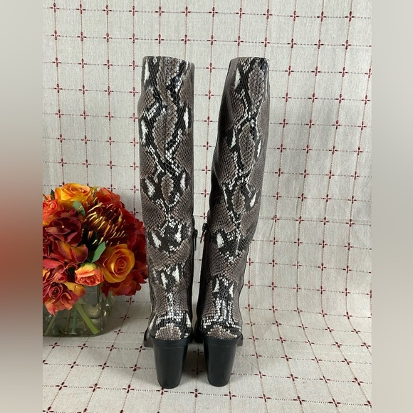 ☘️HP☘️ Vince Camuto Womens Gravana Knee High Boots Snakeskin Embossed Leather 5 - Picture 4 of 9
